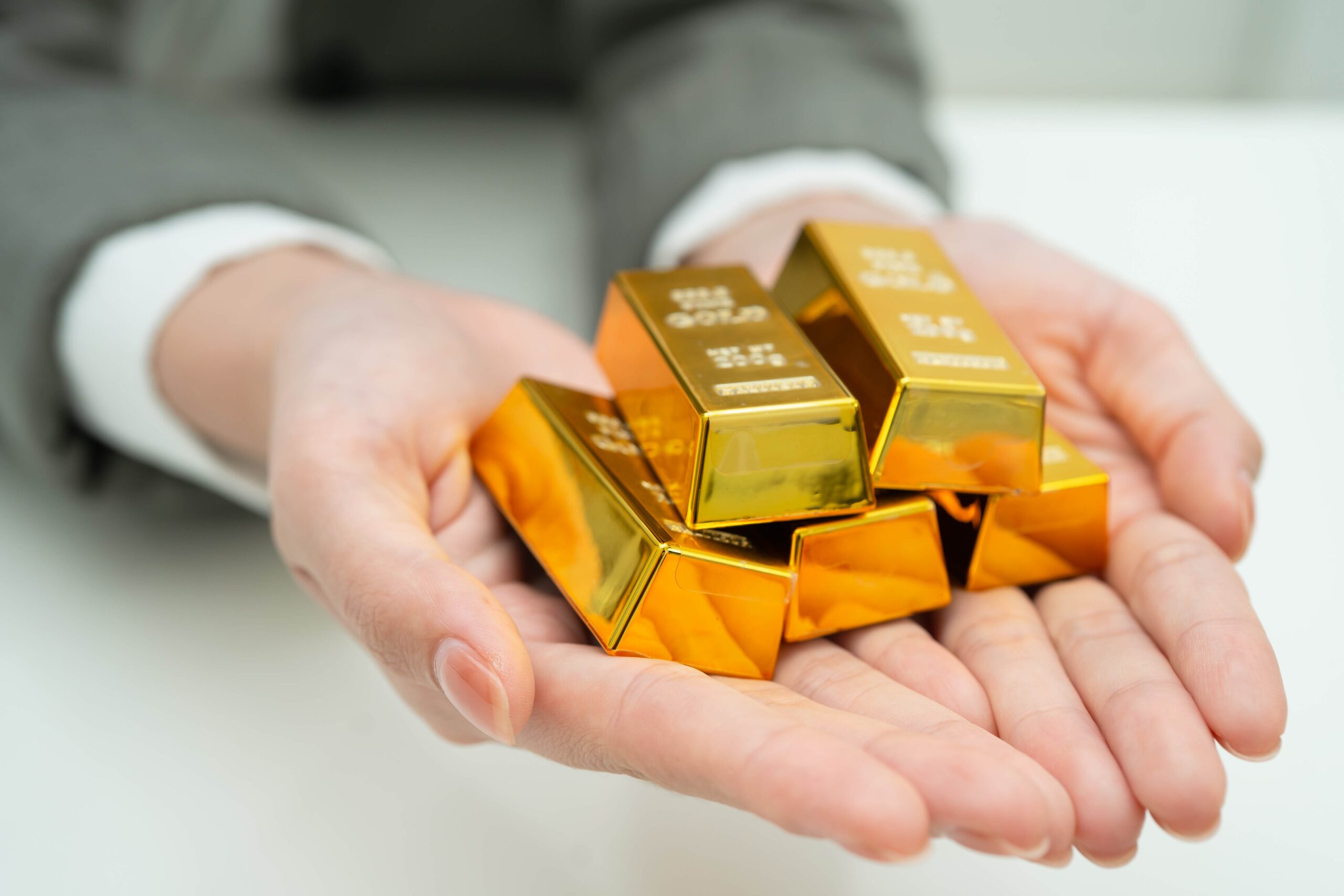 best month to buy gold